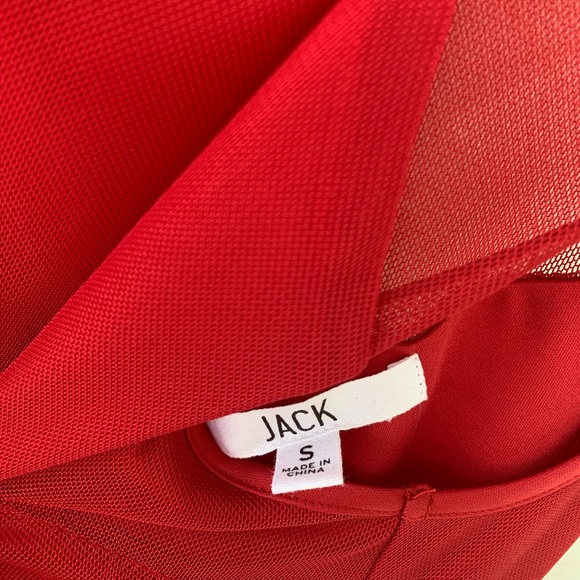 Vibrant red dress with peekaboo cutout - Picture 5 of 8